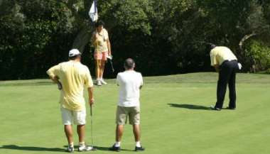 Putting out at Valderrama IGS Matchplay 2007